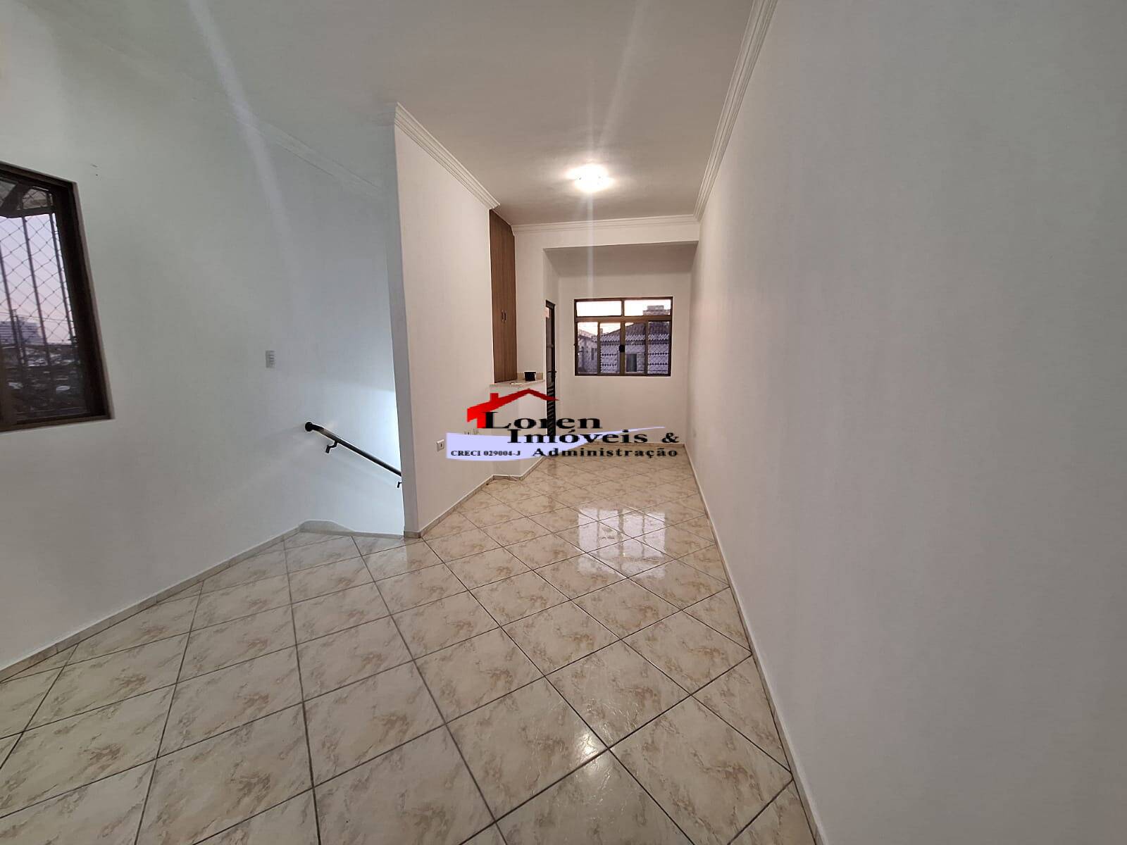 Casa à venda com 3 quartos, 110m² - Foto 1