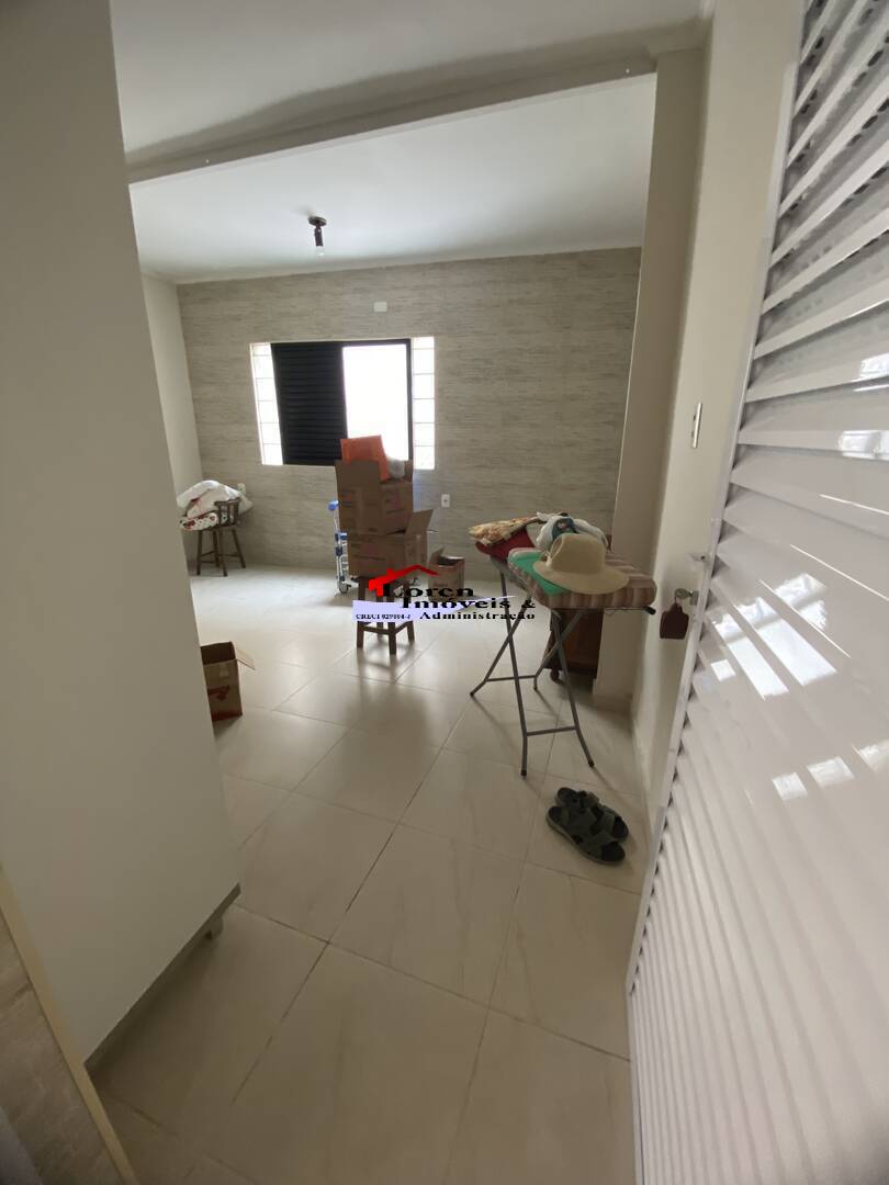 Casa à venda com 3 quartos, 200m² - Foto 18