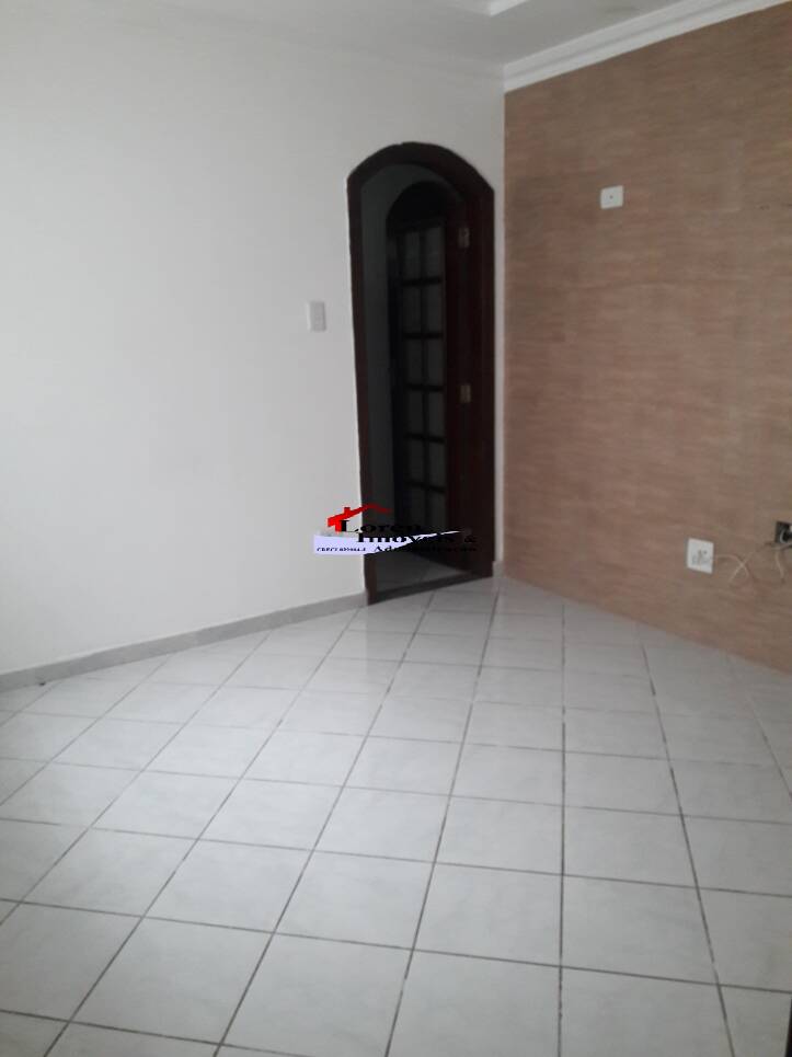 Casa à venda com 2 quartos, 80m² - Foto 2